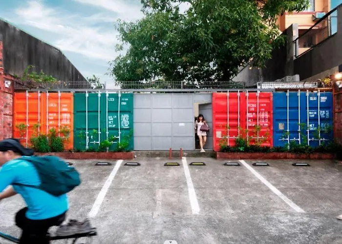 Container Mandaluyong N01 *